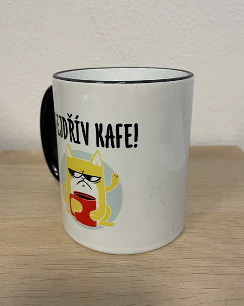 Vtipný keramický hrnček Najskôr kávu!