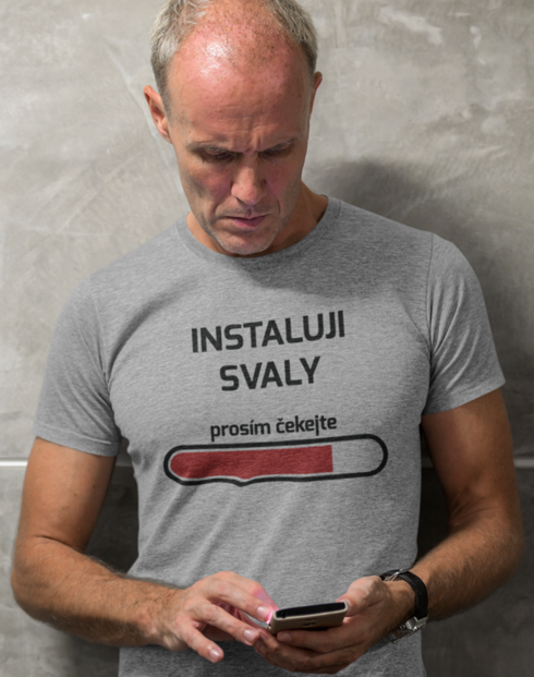 Pánske fitness tričko Inštalujem svaly