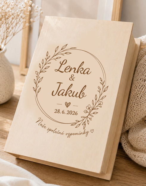 Drevená krabička na fotografie v tvare knihy Naše spomienky 2