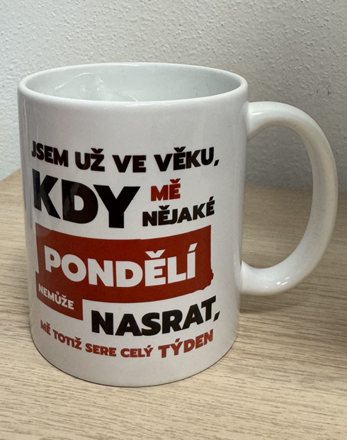 Keramický hrnček Som už vo veku